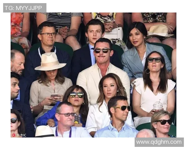 足球明星与娱乐圈明星同框合影展现跨界魅力与友谊的精彩瞬间